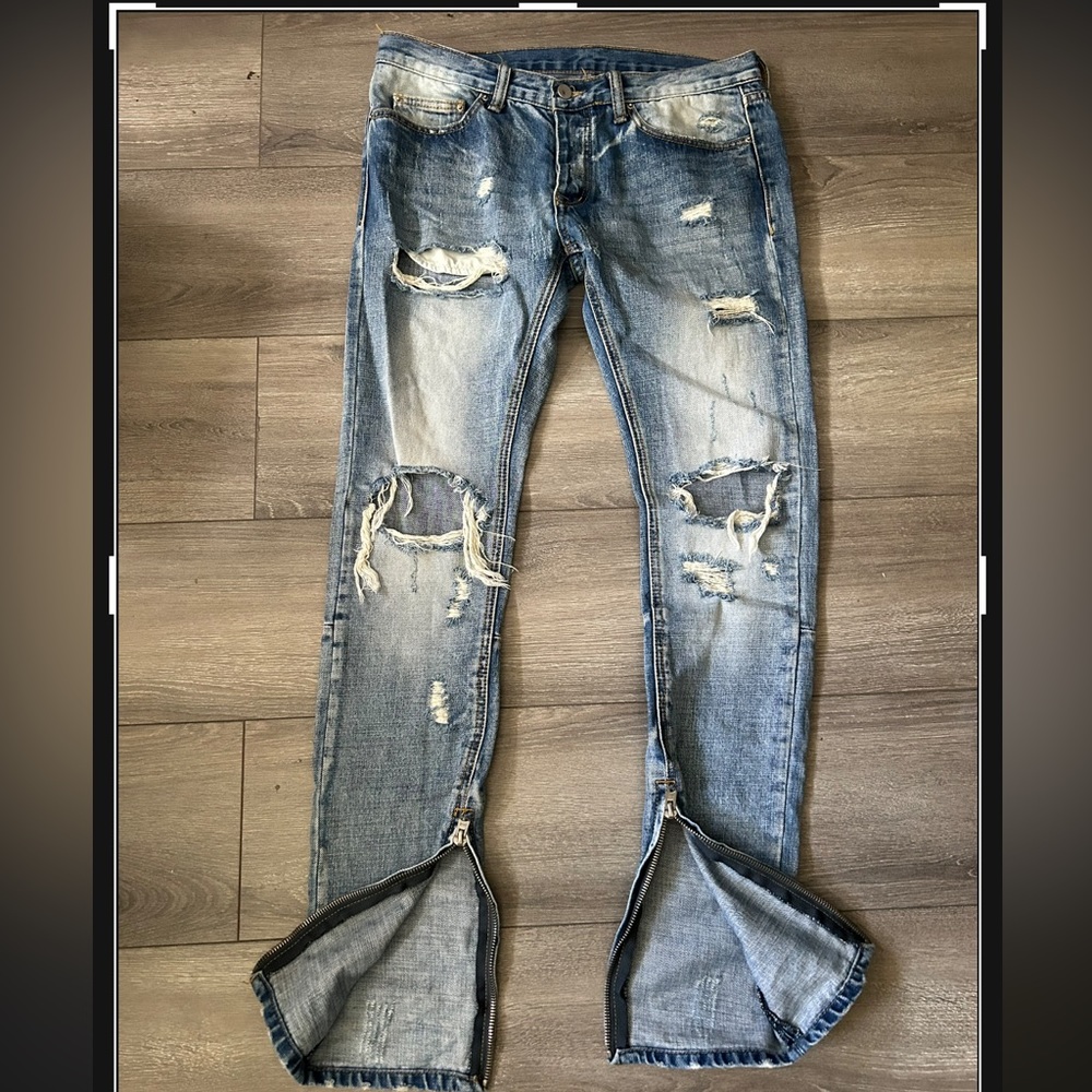 Mnml distressed zipper jeans